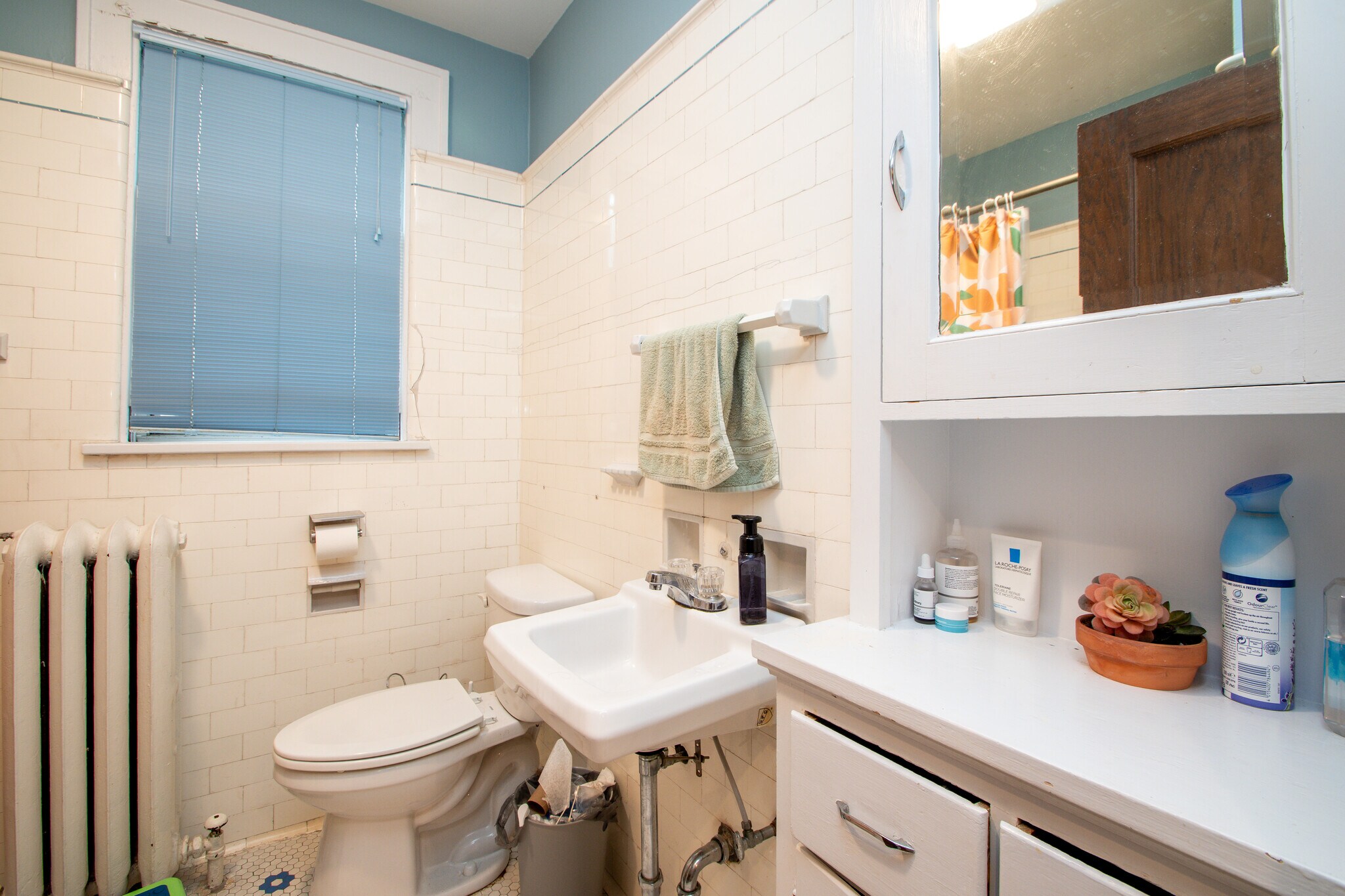 Building Photo - 1411 W Barker Ave