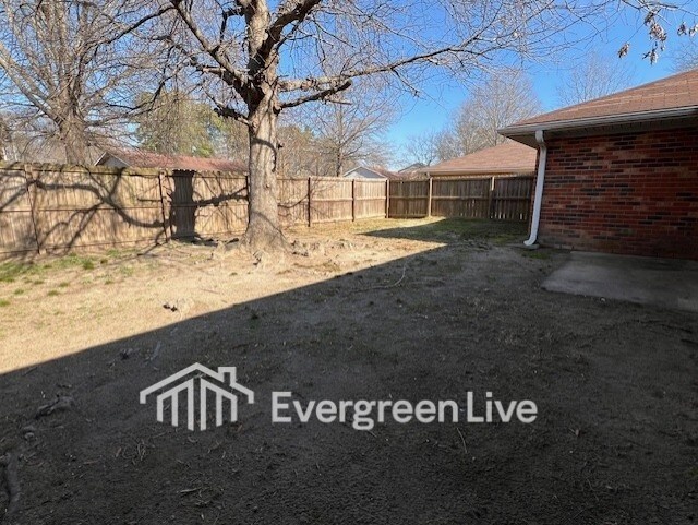 Building Photo - 102 Swing Ct