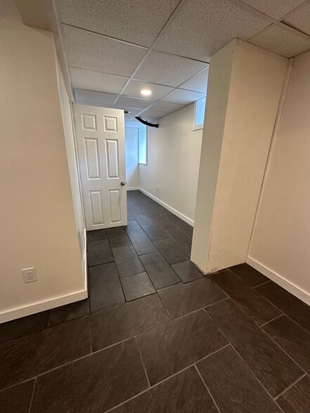 Office/Room - 829 Miller Ave