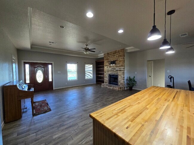 Building Photo - 3250 Springfield Rd