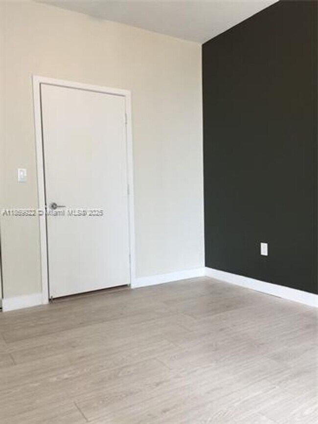 Building Photo - 79 SW 12th St unit 1406-S (A11869922)