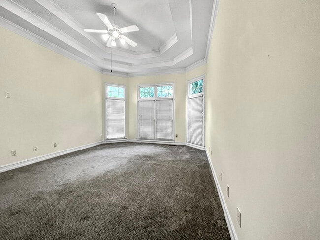 Building Photo - Beautiful Large 5 Bedroom Brick Home