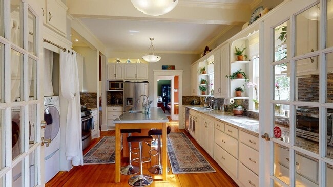 Building Photo - Fully furnished Dilworth Bungalow Home