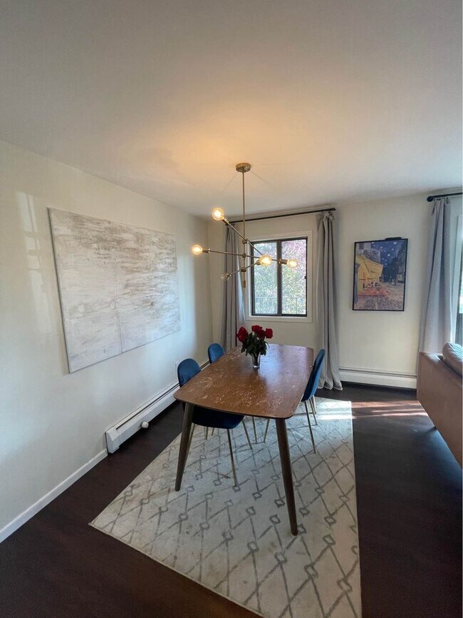 Building Photo - 1304 W Medicine Lake Dr