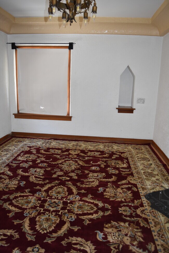 Diningroom, large - 423 S Indiana St