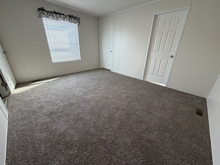 Building Photo - 15386 Danseur Dr