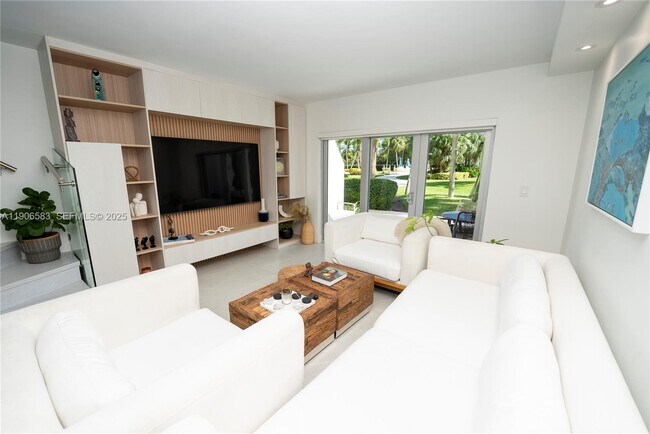 Building Photo - 881 Ocean Dr