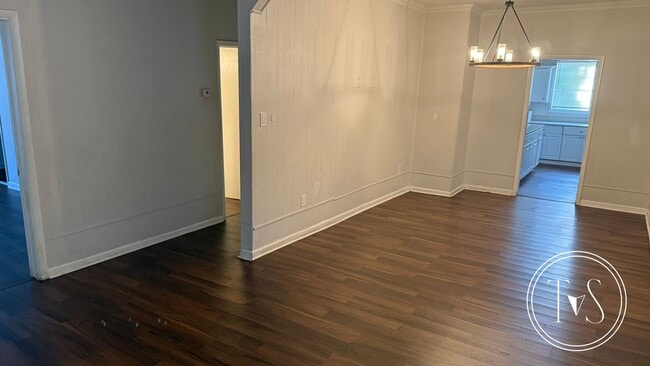 Building Photo - 1011 W 53rd St