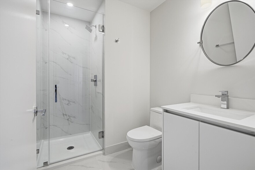 Building Photo - 700 NE 24th St