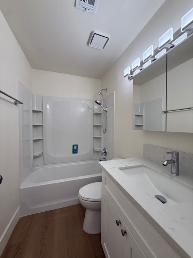 Building Photo - 6228 Meadow View Ln