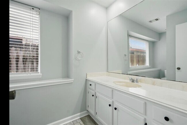 Building Photo - 14403 Wandering Wood Dr