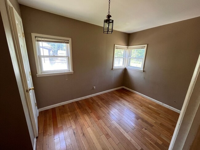 Building Photo - Beautiful 3 Bedroom Home