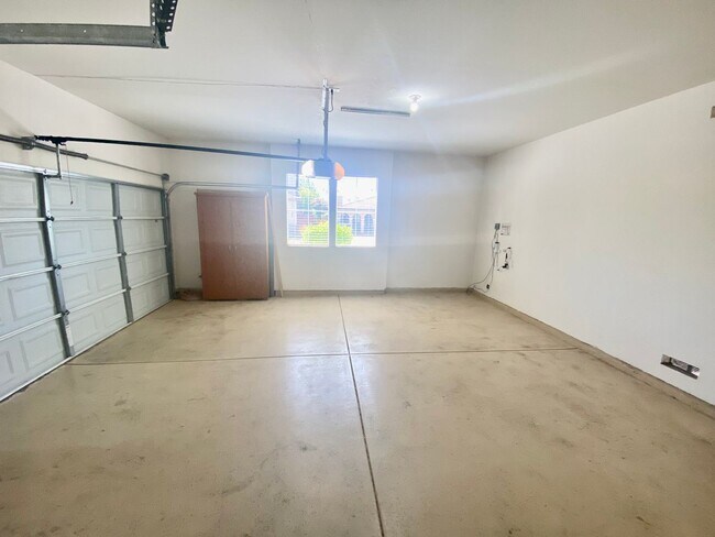 Building Photo - Stunning 4 bedroom home in Oceanside!!