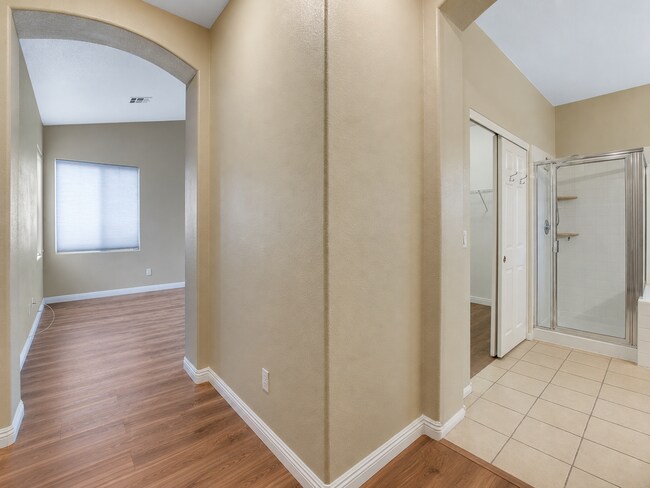 Building Photo - Anthem Gem with 3-Car Garage & Spacious Backyard
