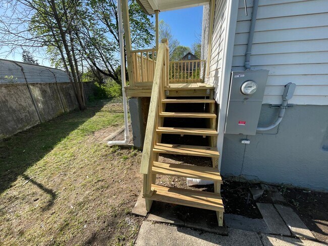 Building Photo - DAYTON, OH - FIVE OAKS - 3 BEDROOM/1 BATH ...