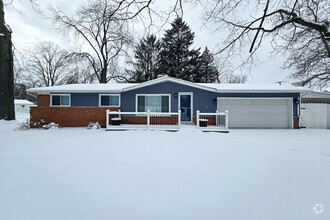 Building Photo - 18957 Maplewood St