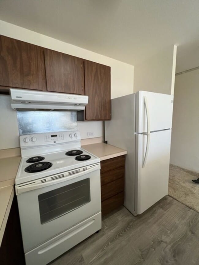 Building Photo - The Pearl- 2 bedrooom one bath unit with 2 assigned parking stalls!