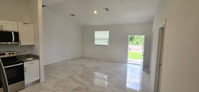 Building Photo - GREAT SW LEHIGH LOCATION-THREE BEDROOM -2 BATH-MOVE IN READY