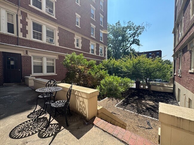 Building Photo - 1450-1454 Beacon Street Unit 402