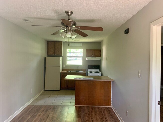 Building Photo - 2302 13th St SW