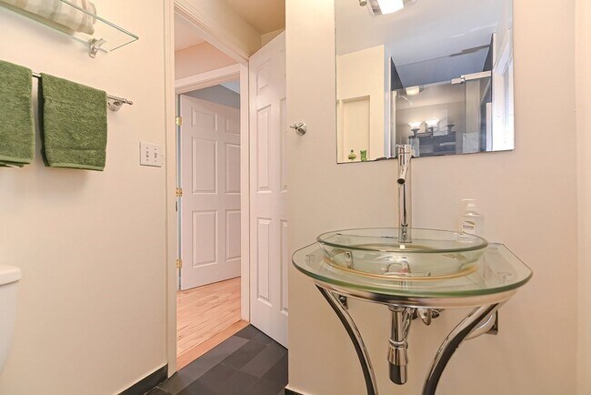 Building Photo - 10 Hancock St