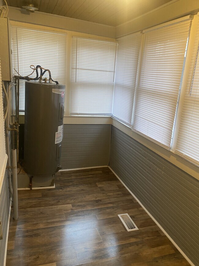 Building Photo - 110 Breckenridge St