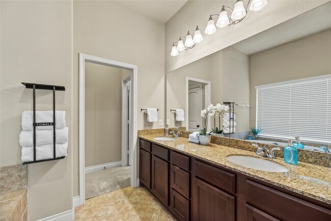 Building Photo - 5335 Stoneridge Ct