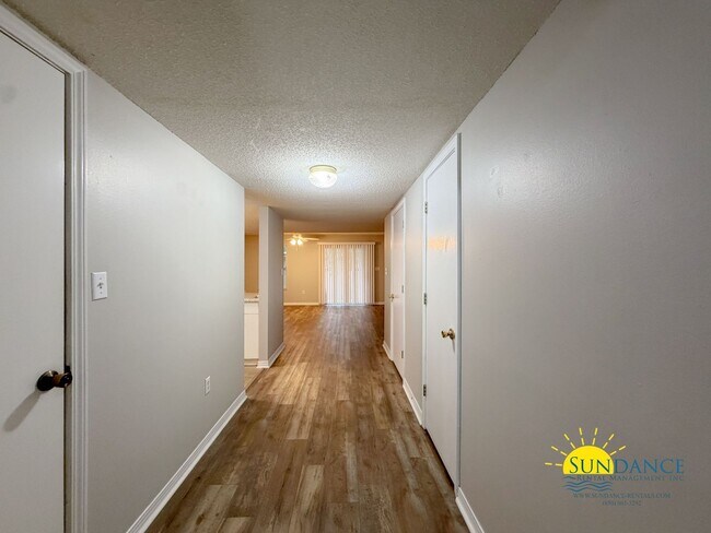 Building Photo - Newly Renovated 3 Bedroom Townhouse in Fort Walton Beach!