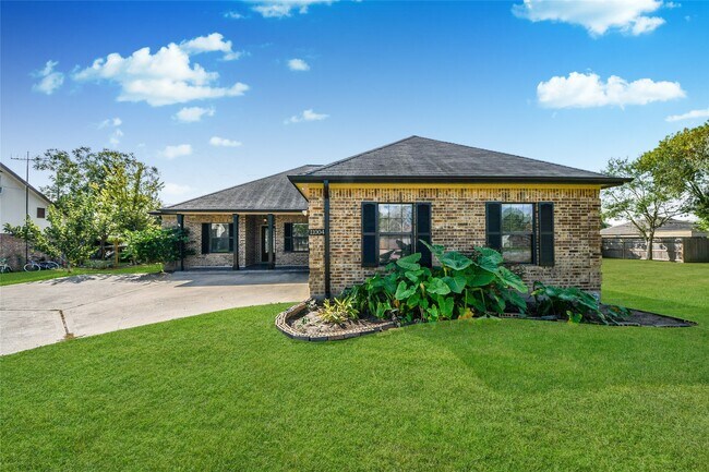 Primary Photo - 11004 San Jacinto Dr