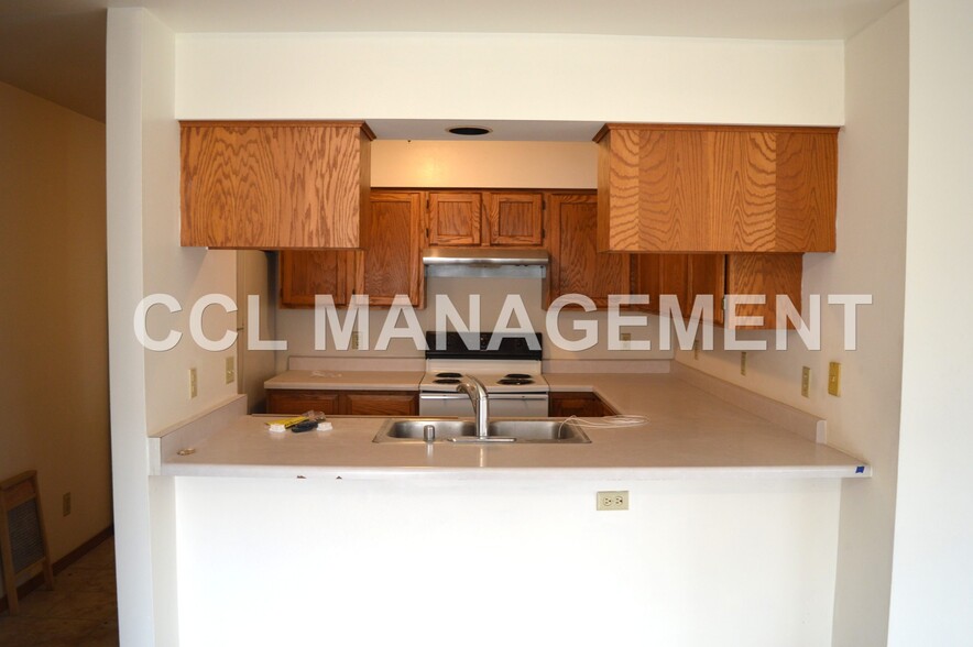 Building Photo - 2289 S Thompson Dr