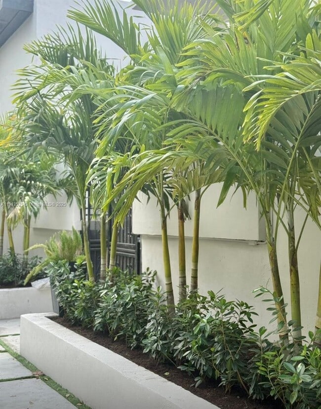 Building Photo - 7521 NE 2nd Ct