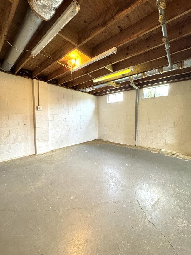 Building Photo - 5117 Bixford Ave