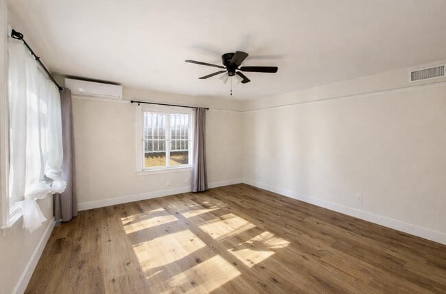 Building Photo - 1610 W 36th Pl