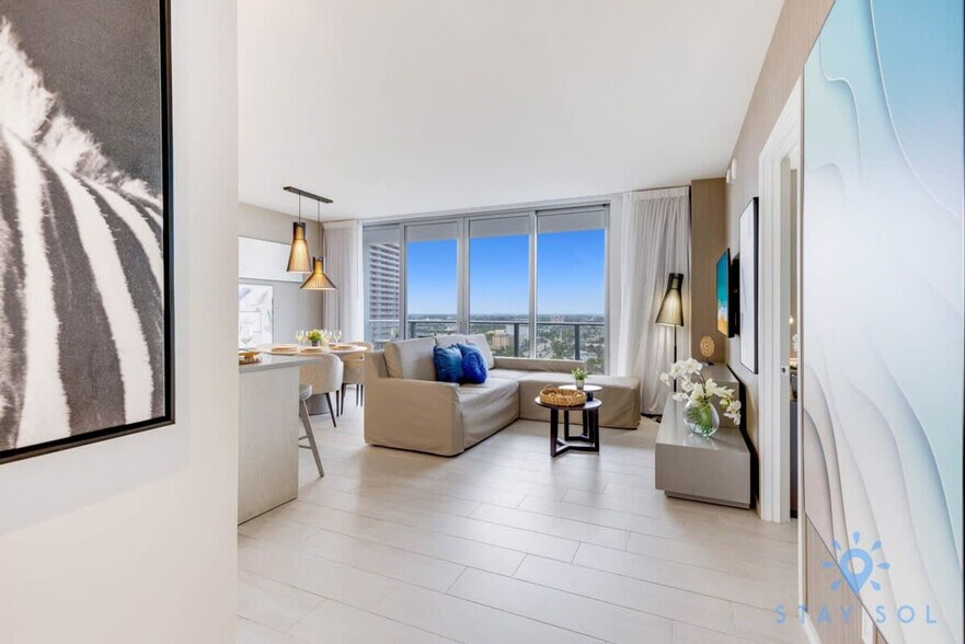 Building Photo - 4010 S Ocean Dr