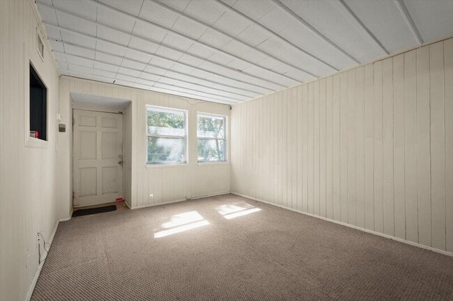 Building Photo - 725 5th Ave N