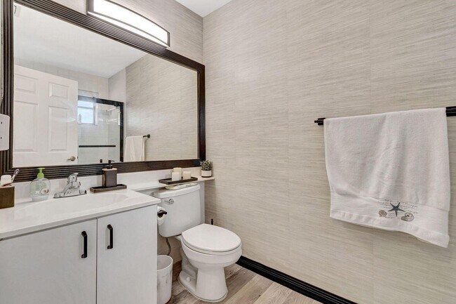 Building Photo - 8320 Waterline Dr