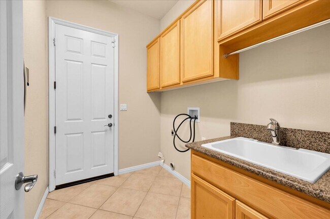 Building Photo - 61255 Portulaca Dr