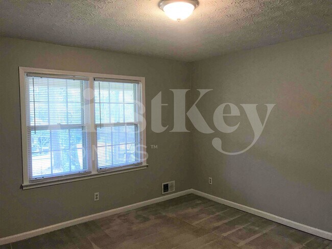 Building Photo - 2029 Abington Ln