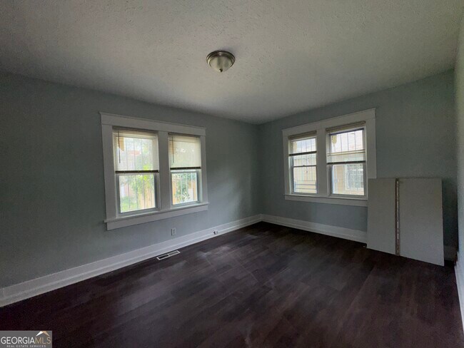 Building Photo - 1462 Lucile Ave SW