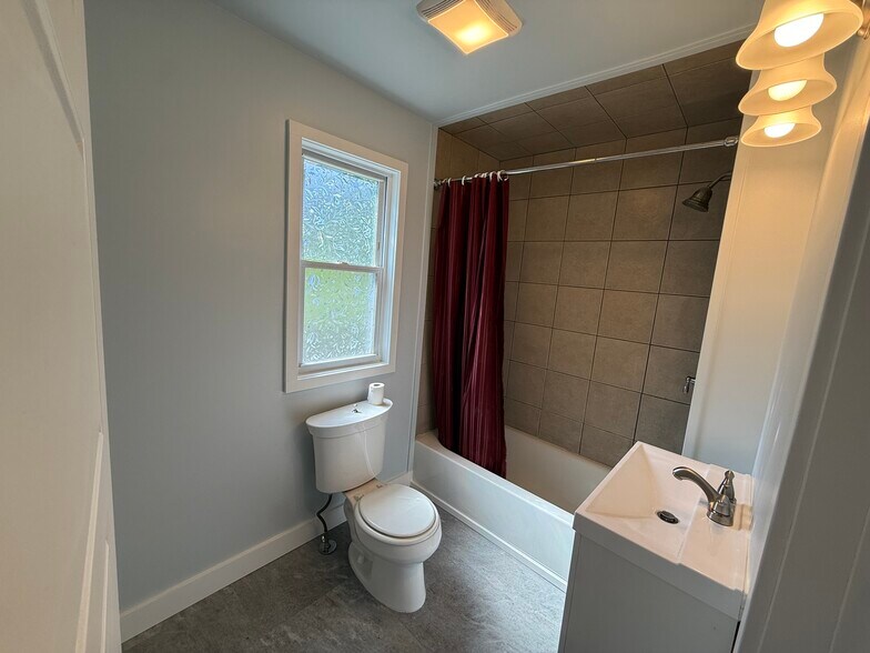 Bathroom 1st Floor - 341 Broad St