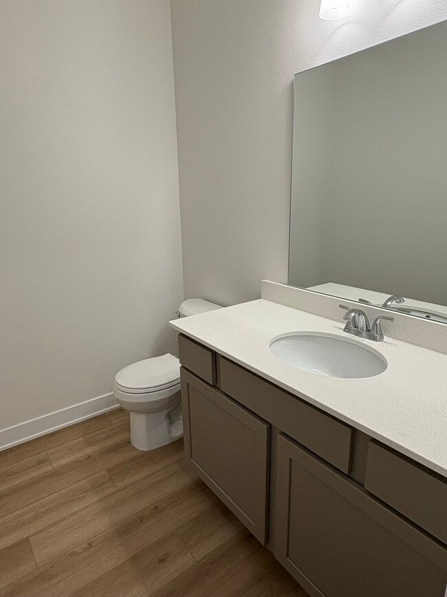 Building Photo - 216 Nw Waverly Dr