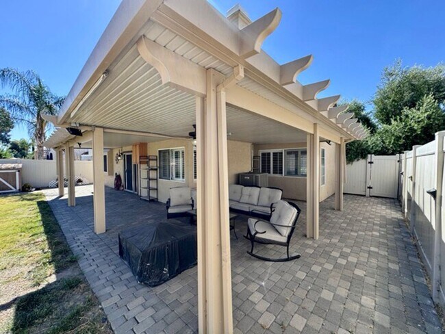 Building Photo - Spacious 5 Bedroom Home in Menifee Lakes with a 3 Car Garage for Lease!