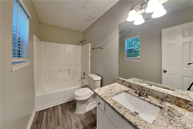 Building Photo - 628 Bluff Dr