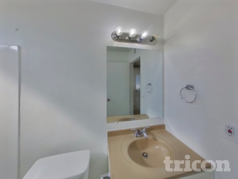 Building Photo - 3644 N 89th Ave