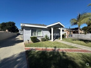 Building Photo - Lovely 2 Bedroom 2 Bath Front Home in Lynw...