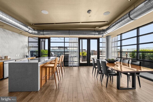 Building Photo - 1300 4th St SE