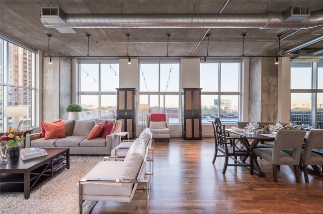 Building Photo - 4899 Montrose Blvd