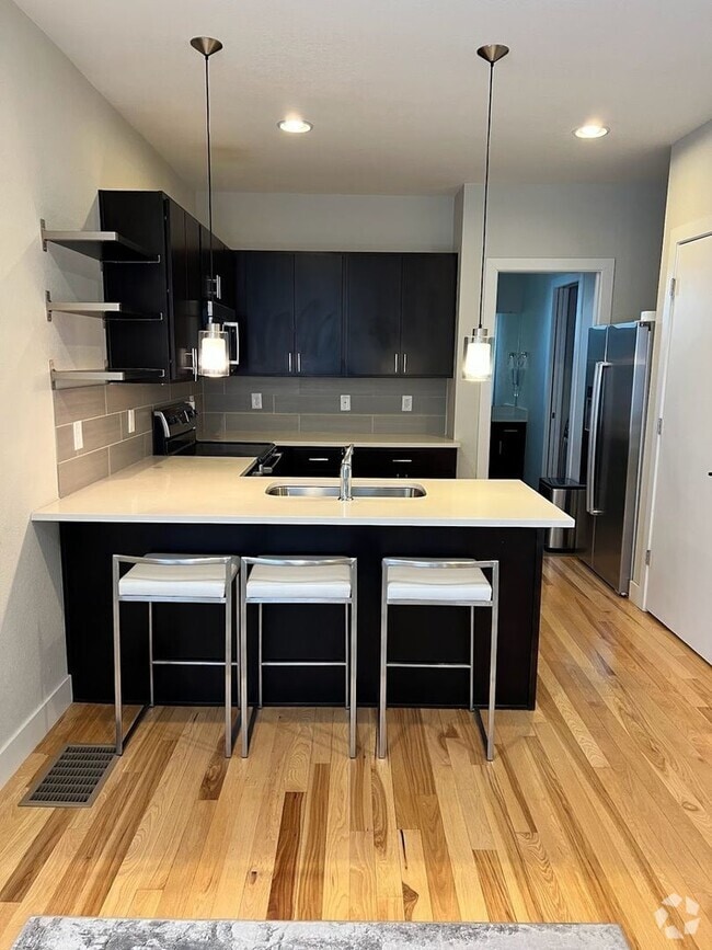 Building Photo - Charming 2BR Townhome in Denver