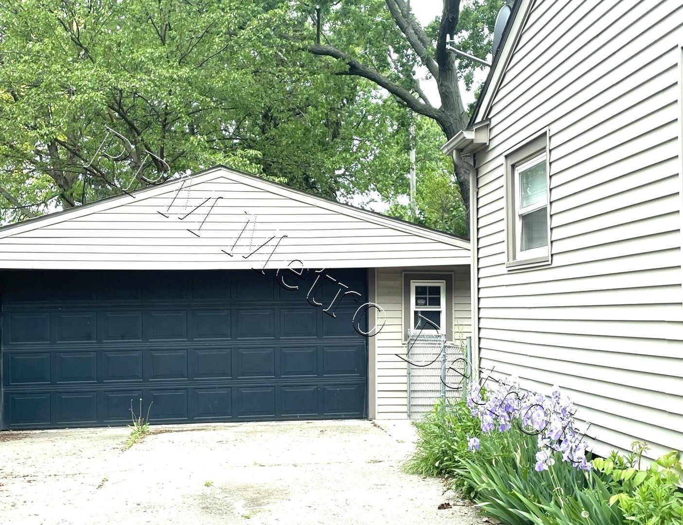 Building Photo - 32851 Linderman Ave