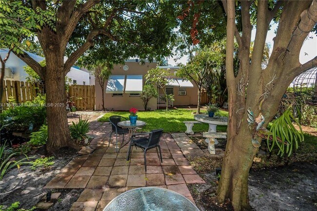 Building Photo - 2020 Madison St